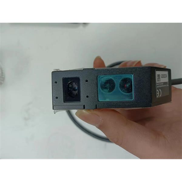 日本KEYENCE基恩士LK-G5000高精度CMOS激光位移傳感器感測頭LK-H152